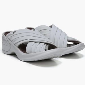 NWT BZees Knockout Slide Sandal in White